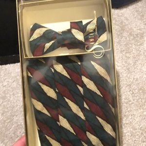 Green and red patterned cumberbun set